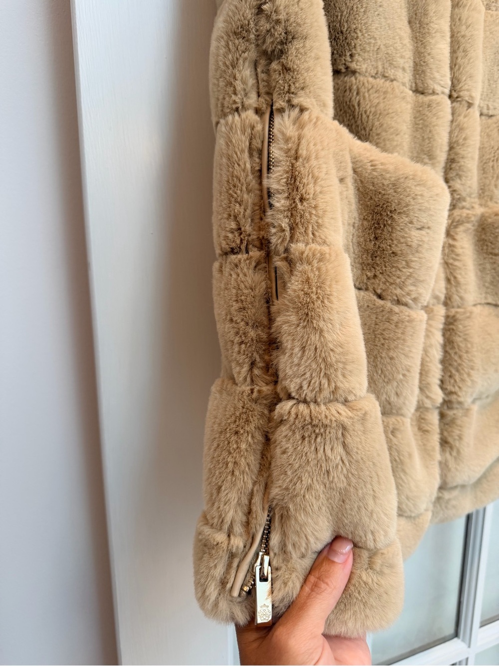 Patti Kim New York Designer Chic Faux Fur Lauren Vest Toast Brown Size XS - Picture 8 of 16